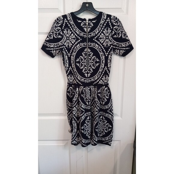 Romeo + Juliet blue and white‎ abstract print knit midi sweater dress - Picture 3 of 7